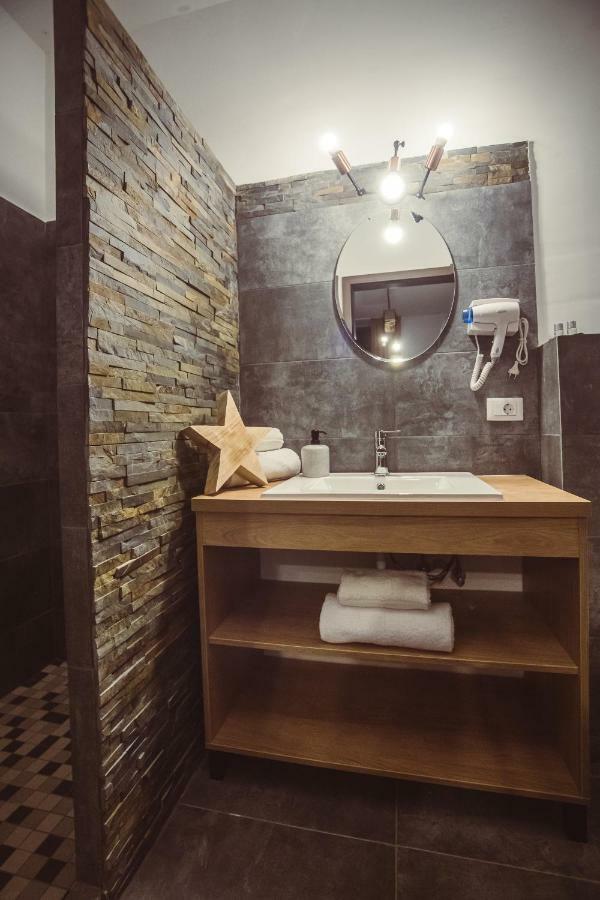 Timhouse Hotell Timişoara Exteriör bild