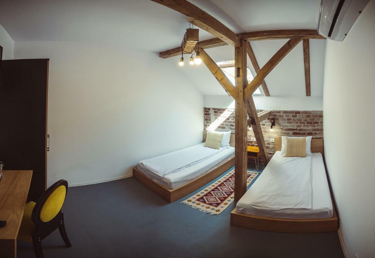 Timhouse Hotell Timişoara Exteriör bild